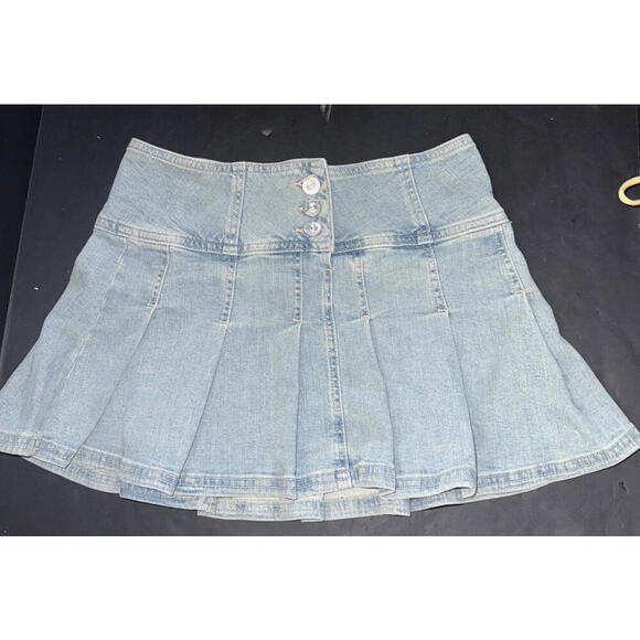 BDG Urban Outfitter Denim Pleated School Girl Jean Mini Skirt 3 Button Front M - Picture 1 of 9